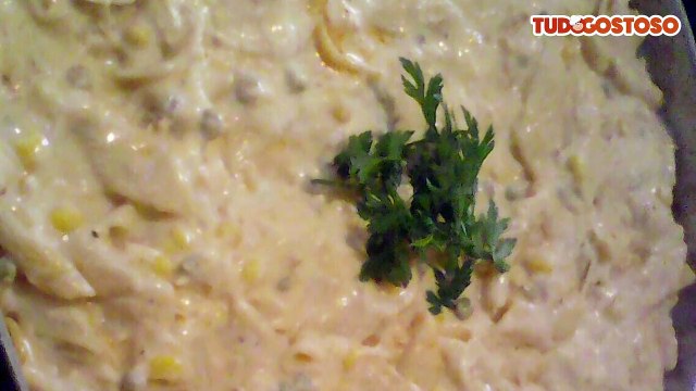 Macarrão com peito de frango ao molho branco