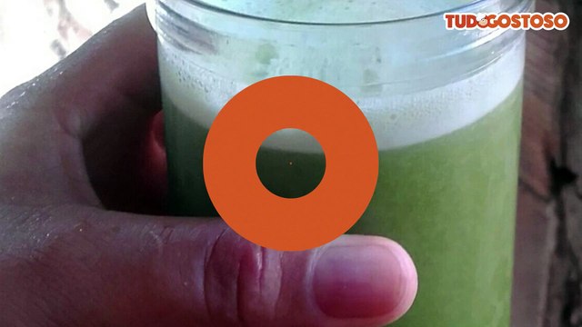 Suco de couve com laranja e gengibre