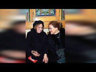 انهيار وبكاء لبنى عبدالعزيز بعد معرفتها خبر وفاة دلال عبد العزيز