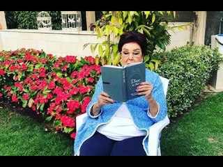 في الذكرى الأولى لرحيلها.. ابنة رجاء الجداوي وحفيدتها تزوران قبرها