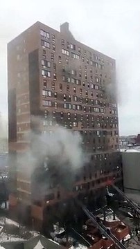 USA : Un des pires incendie de l'histoire de New York éclate dans une tour du Bronx : Au moins 19 morts et des dizaines de blessés Des centaines de pompiers sont mobilisés sur place - Vidéos
