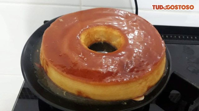 Pudim de leite em pó com leite condensado