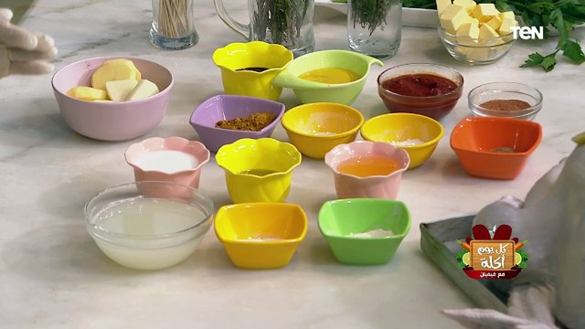 كل يوم أكلة | طريقة عمل ديك رومي محشي ورق عنب مع الشيف فيفيان فريد