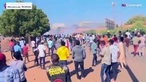 شاهد: متظاهرون سودانيون في مواجهة قوات الأمن وهي تطلق الغاز المسيل للدموع عليهم