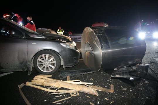 Anadolu Otoyolu'nda arıza yapan cip zincirleme kazaya neden oldu