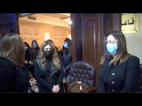 نجوم الفن يحضرون عزاء والد داليا البحيري