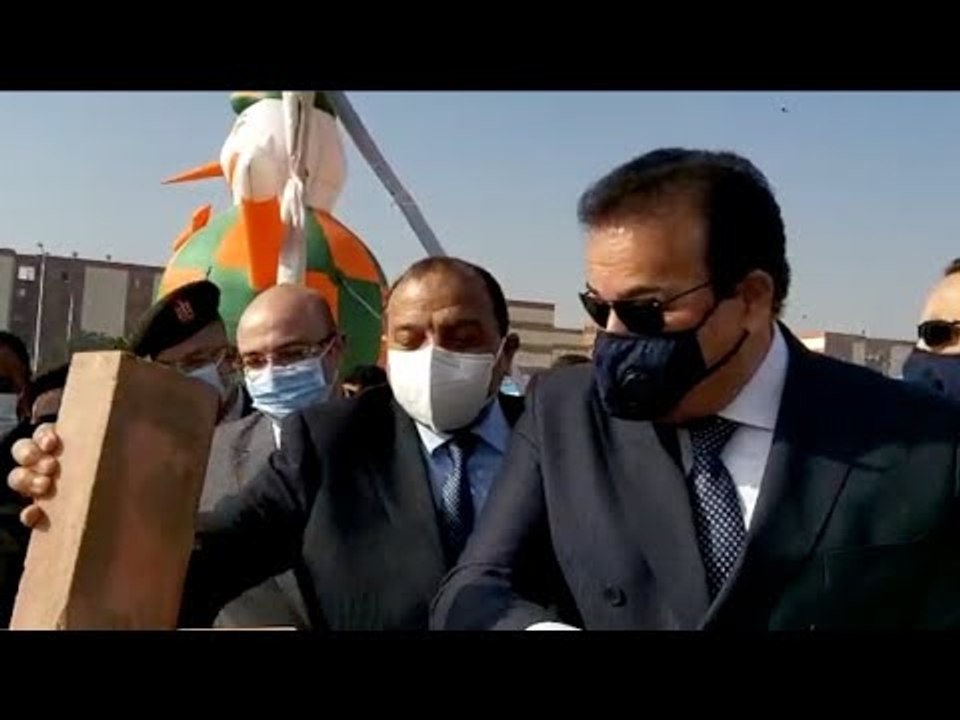 وزير التعليم العالي خلال وضع حجر أساس الجامعة ا...