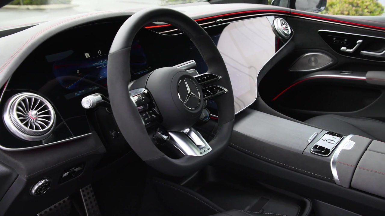 Der neue Mercedes-AMG EQS 53 4MATIC+ - Hyperscreen mit AMG-spezifischen Funktionen und Anzeigen für das MBUX-Infotainmentsystem