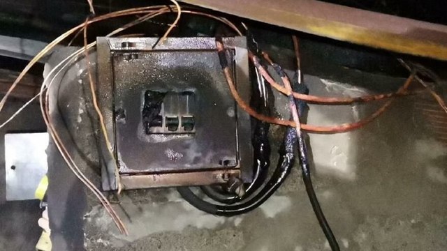 Televizyon ve radyo vericileri yandı, yayınlar kesildi