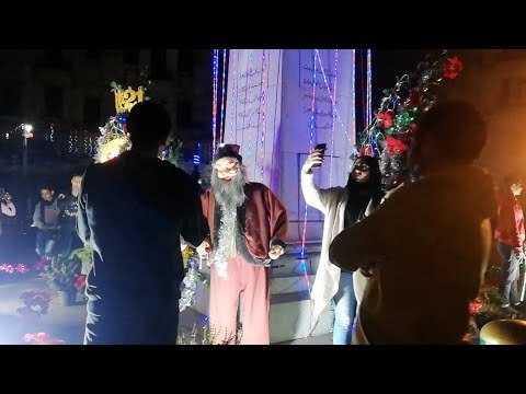 بـ بابا نويل وزينة وأشجار..احتفالات المصريين برأس السنة في ميدان طلعت حرب