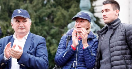 La mère de Novak Djokovic critique l'hôtel dans lequel est isolé son fils : "La chambre est sale, avec des insectes..."