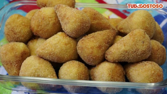 Coxinha com recheio de frango