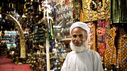 عبق البخور والعطور في أسواق سلطنة عمان الشعبية