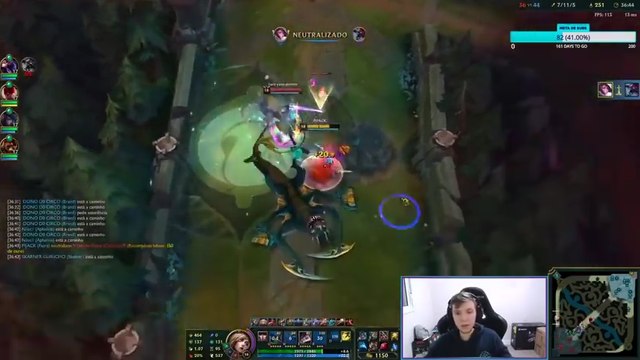Fiora destruyendo a un gigantesco Cho'Gath en pocos segundos