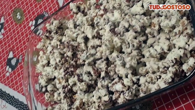 Pipoca de chocolate com leite em pó