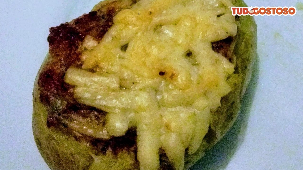 Batata recheada com carne moída