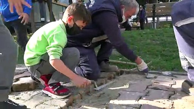 Tuzlalı çocuklardan yürekleri ısıtan görüntü