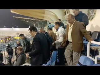 لحظات انسحاب رئيس اللجنة المؤقتة بالزمالك بعد الهدف القاتل للمحلة