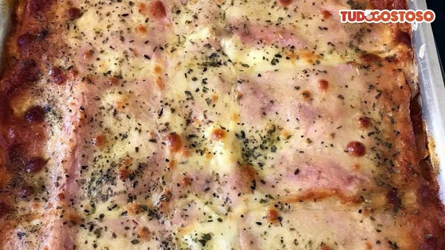 Lasanha com carne moída e molho branco