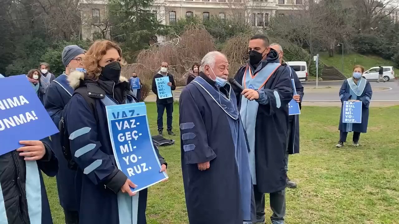 Boğaziçi Üniveristesi'ne yapılan çökme olayı, bize büyük hediyedir