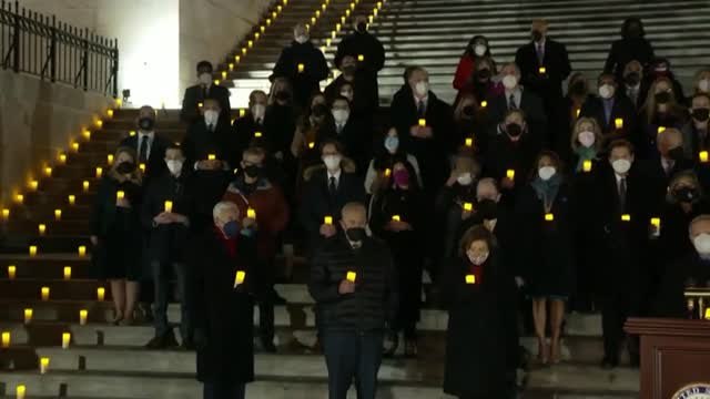 Los demócratas homenajean a los defensores del Capitolio