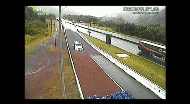 Caminhões sem freio usam área de escape da BR-376 em intervalo de 2 minutos; veja o vídeo