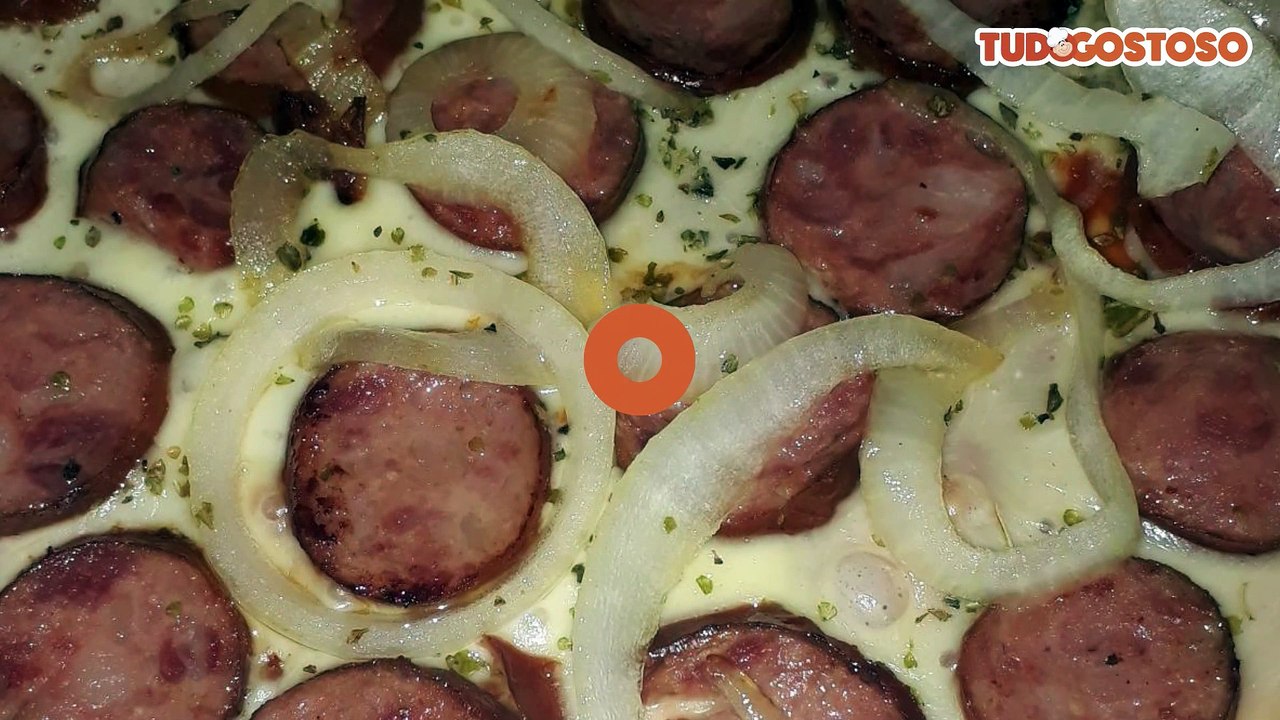 Pizza rápida de calabresa com massa pronta