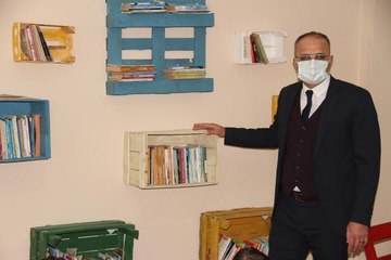 ATIK MALZEMELERDEN KÜTÜPHANE KURDULAR