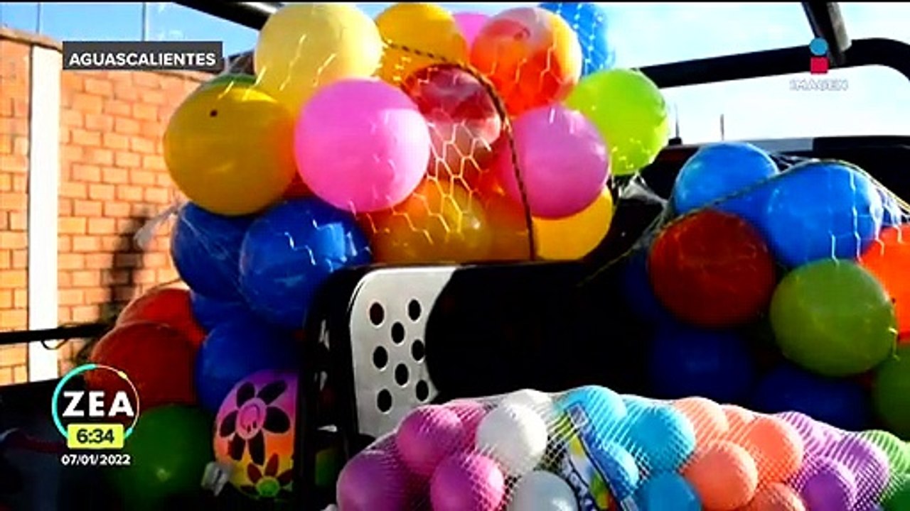 Policías de Aguascalientes se convierten en Reyes Magos y llevan juguetes a niños