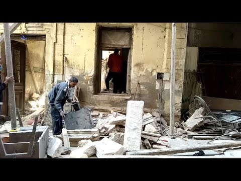 بدء إزالة عقار روض الفرج المنهار بعد انتشال الأسرة من تحت الأنقاض