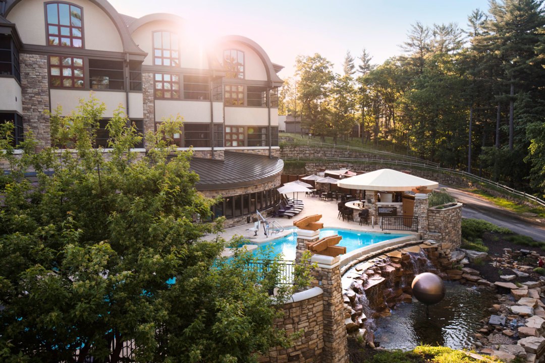 This Remote Midwestern Spa Retreat Has Brand-new Suites With Outdoor Hot Tubs