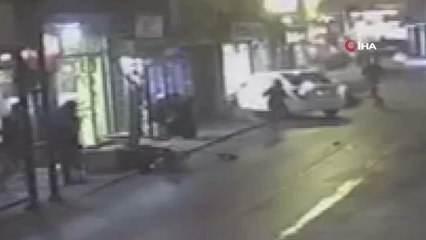 Direksiyon başında rahatsızlandı, motosikletlere ve yaylara çarpıp dükkana daldı