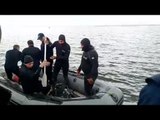 محاولة انتشال جثث ضحايا قارب بحيرة مريوط الغارق