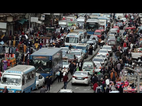 أستاذ اقتصاد بالجامعة الأمريكية محذرا من الزيادة السكانية: تهدد موارد الطاقة