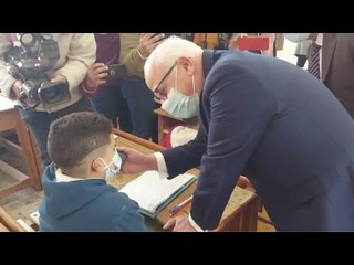 وزير التعليم يطمئن على تلميذ من تليفون المحافظ  : خد بالك على نفسك يا حبيبي