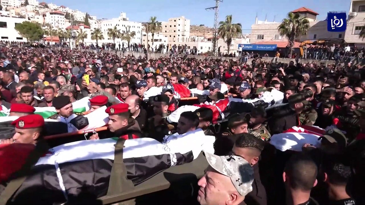 الفلسطينيون يشيعون ثمانية فتية قضوا خلال سعيهم للقمة العيش
