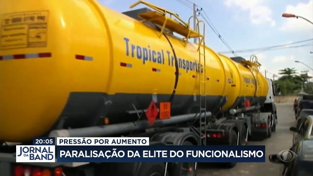 Um movimento de servidores federais, que querem reajuste de salários, provocou atrasos na movimentação de cargas em algumas estradas e portos