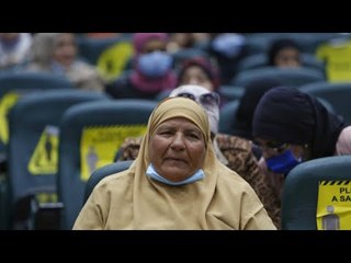 الأم المثالية على مستوى الجمهورية : شيلت الزلط وعلمت 300 شخص