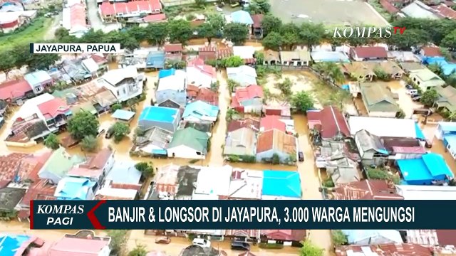 Dengan Perahu Karet, TNI AL Evakuasi Warga Terdampak Banjir di Papua