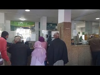 توافد المواطنين بمكتب بريد المنصورة لصرف مستحقات العمالة الغير منتظمة