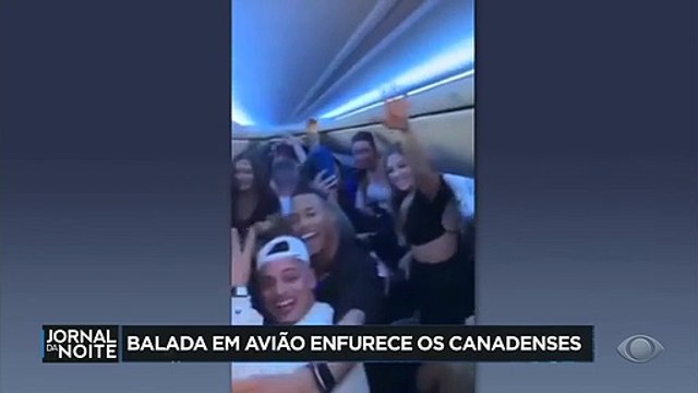 Veja o que um grupo de influenciadores canadenses aprontou. Eles fretaram um avião pra curtir o Ano Novo no México e a balada saiu do controle. Resultado: dezenas pegaram covid e a companhia não quer saber de levá-los de volta pra casa.