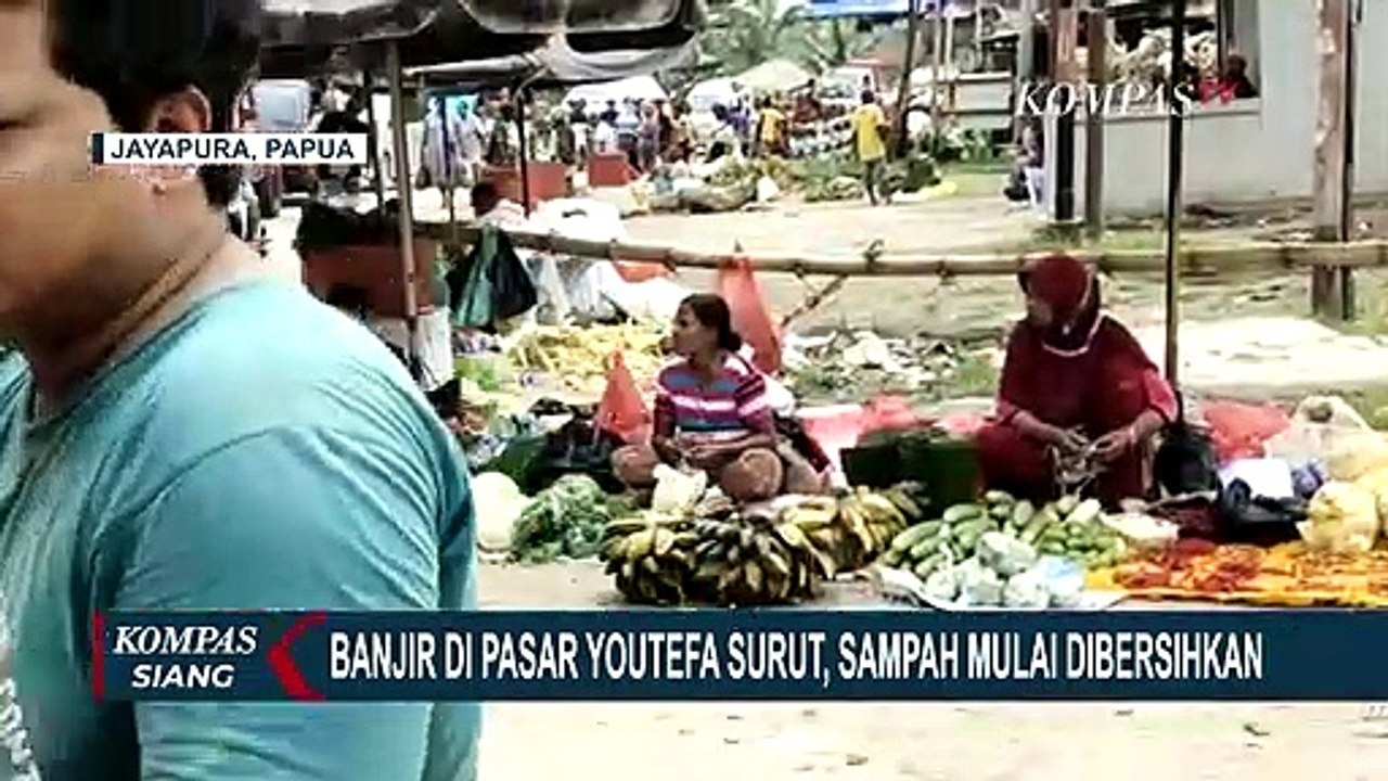 Banjir Surut, Pemkot Jayapura Turunkan 3 Alat Berat Bantu Bersihkan Bekas Banjir