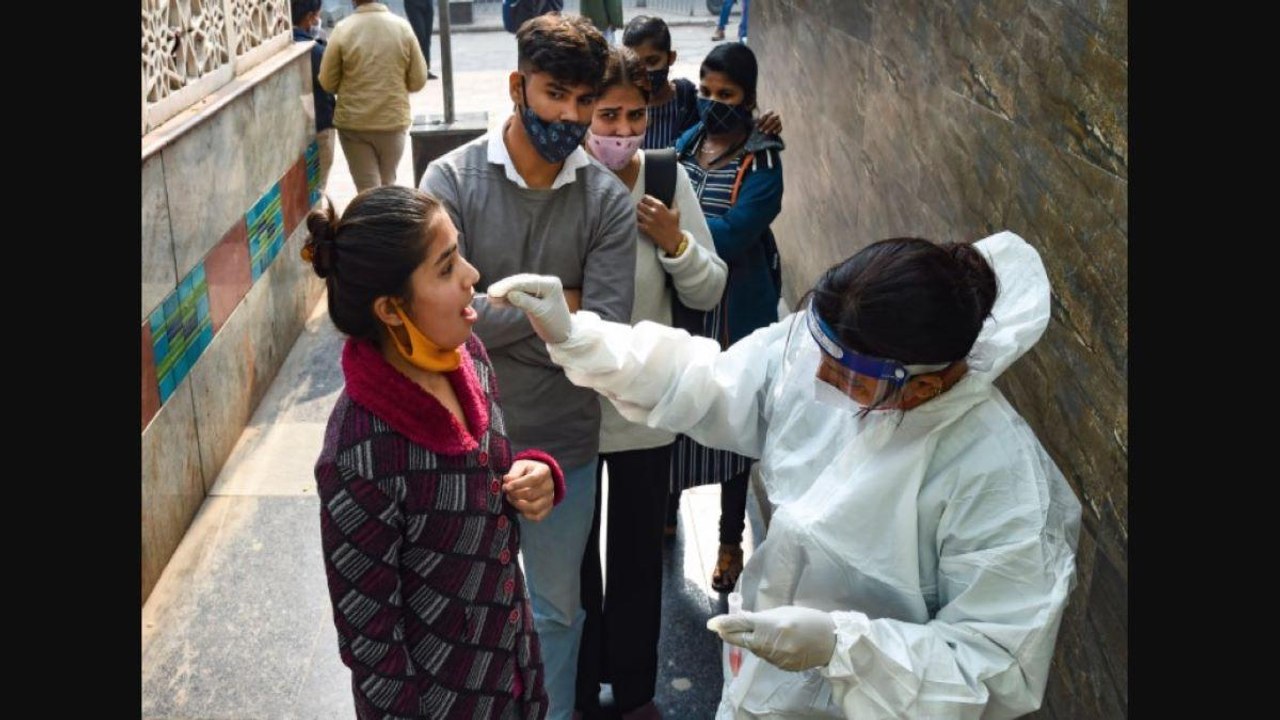 Corona daily cases crossed one lakh, five states on alert