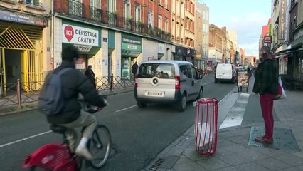 Macron asume la polémica y defiende su polémico propósito de "jorobar a los no vacunados"