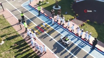 Minikler trafik dedektifi oldu