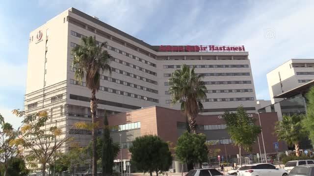 Kalp kapağı değişimi ameliyatını doktorlar canlı yayınla izledi