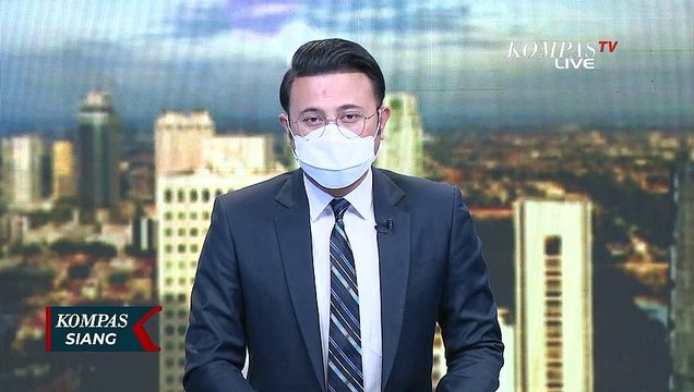 Protes Jalan Berlubang, Warga Tanam Pohon Pisang di Lubang Genangan Jalan