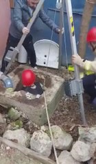 SİLİVRİ'DE KUYUYA DÜŞEN KEDİYİ İTFAİYE KURTARDI