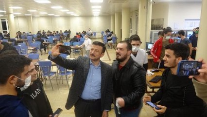 AK PARTİ'Lİ DAĞ 'BARINAMIYORUZ' DİYEN ÖĞRENCİ GÖRMÜYORUZ