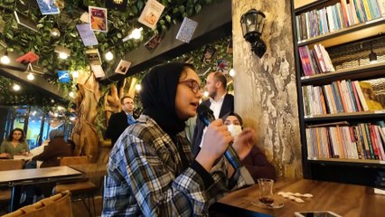 Çaylar Alper Başkan'dan, sohbet gençlerden